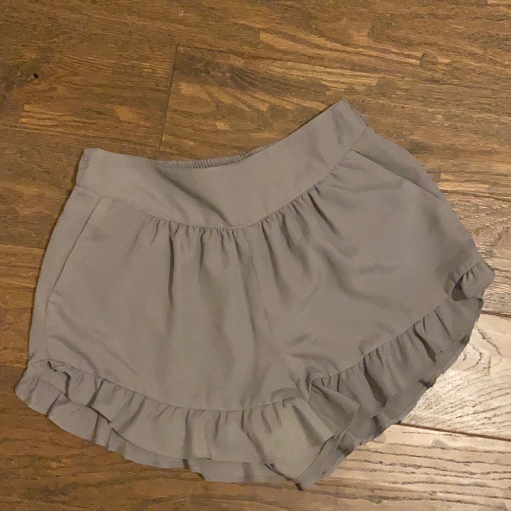 Bcbg Generation Gray Ruffle short